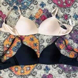 NWOT Set of Victoria's Secret Black and Cream Bras Wirefree Slight Padding